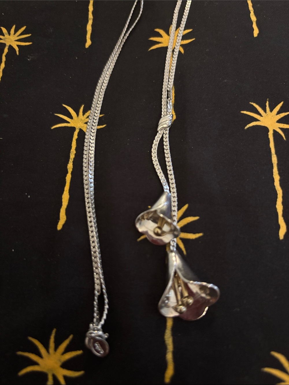 Vintage Avon calla Lilly necklace